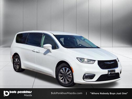 2022 Chrysler Pacifica Hybrid Touring L