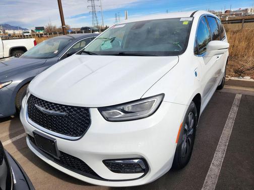 2022 Chrysler Pacifica Hybrid Touring L