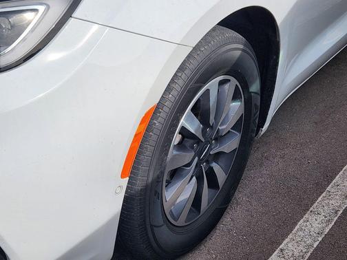 2022 Chrysler Pacifica Hybrid Touring L