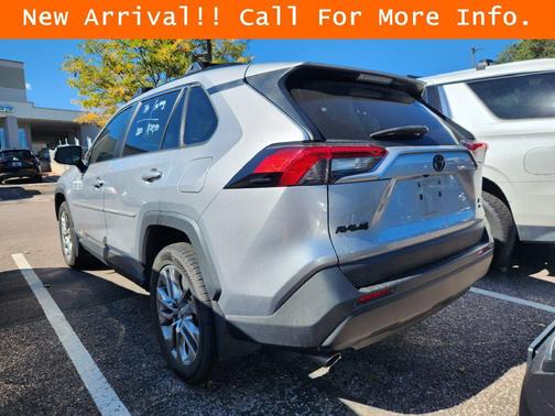 Silver Sky Metallic 2019 Toyota RAV4 XLE Premium