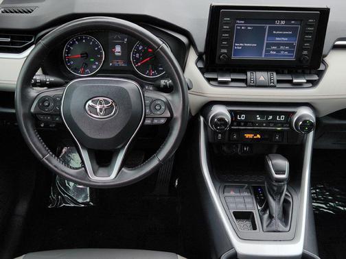 Silver Sky Metallic 2019 Toyota RAV4 XLE Premium