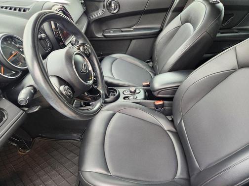 Light White 2019 MINI Countryman Cooper