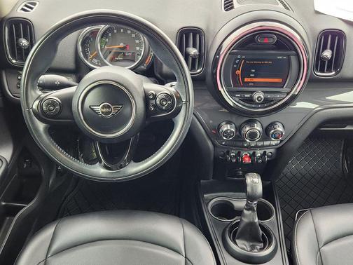 Light White 2019 MINI Countryman Cooper