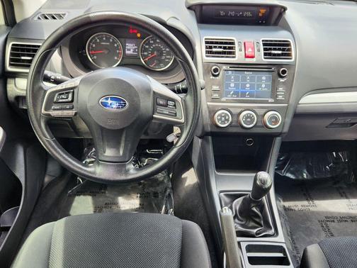 Crystal White Pearl 2016 Subaru Impreza 2.0i