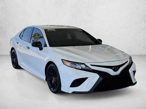 Super White 2019 Toyota Camry SE