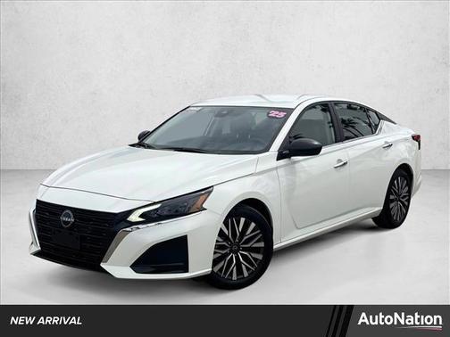 Glacier White 2025 Nissan Altima SV FWD