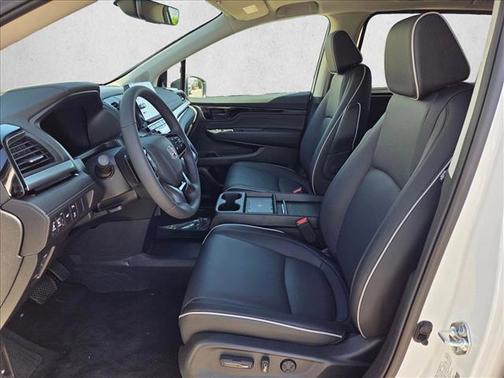 Platinum White Pearl 2026 Honda Odyssey Touring