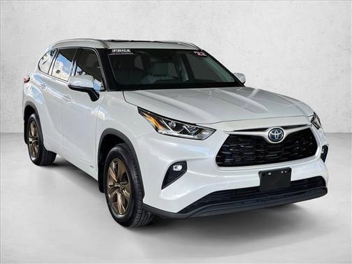 2022 Toyota Highlander Hybrid XLE