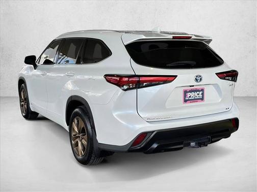 2022 Toyota Highlander Hybrid XLE