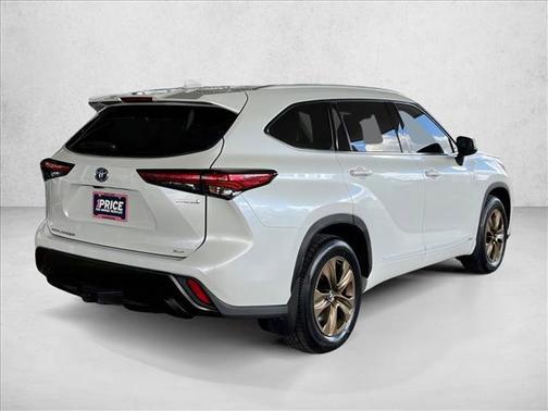 2022 Toyota Highlander Hybrid XLE