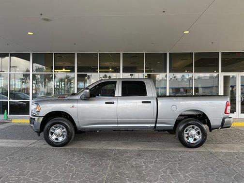 2024 RAM 2500 Tradesman Crew Cab 4x4 6'4' Box