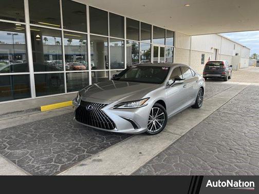 2022 Lexus ES 300h Base