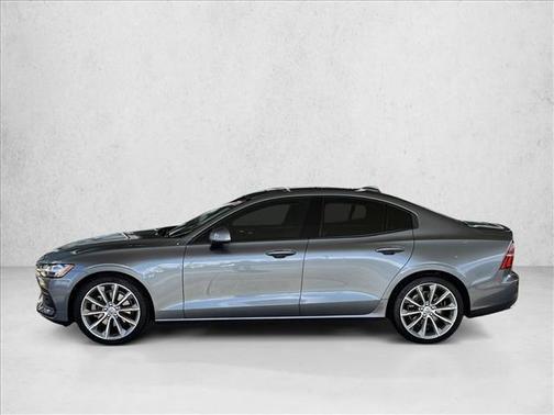 2021 Volvo S60 T5 Momentum