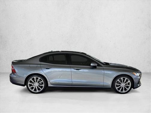 2021 Volvo S60 T5 Momentum