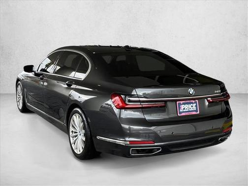 2022 BMW 740 i