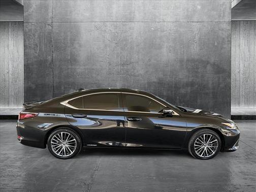 2022 Lexus ES 300h Base