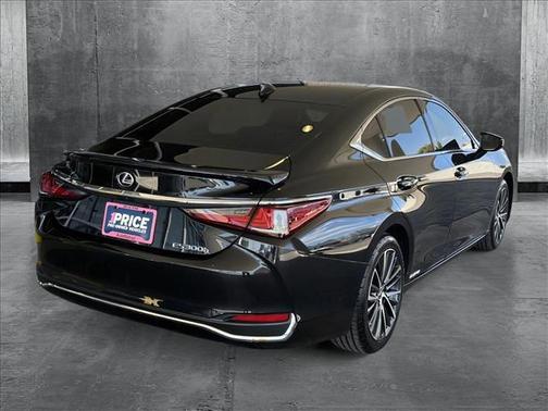 2022 Lexus ES 300h Base