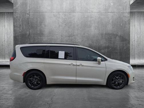 2020 Chrysler Pacifica Touring-L Plus