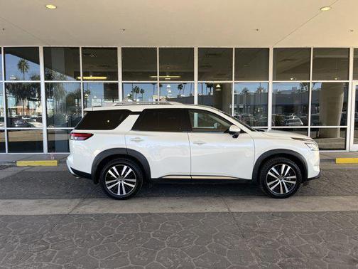2023 Nissan Pathfinder Platinum 4WD