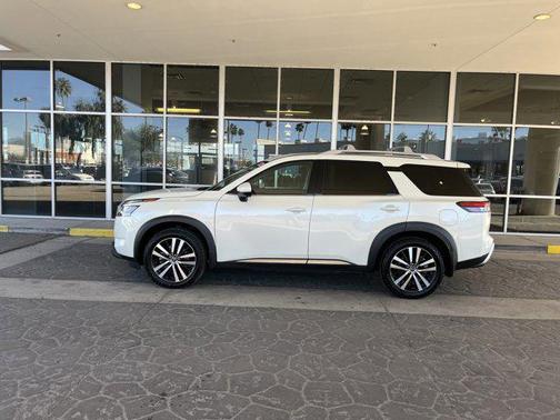 2023 Nissan Pathfinder Platinum 4WD