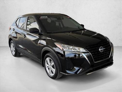 Super Black 2024 Nissan Kicks S
