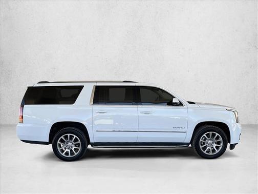 Summit White 2019 GMC Yukon XL Denali