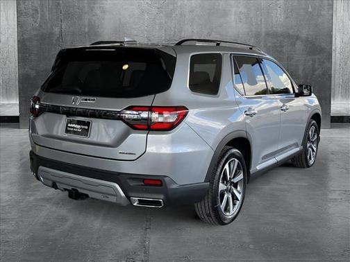 2025 Honda Pilot Touring 8-Passenger