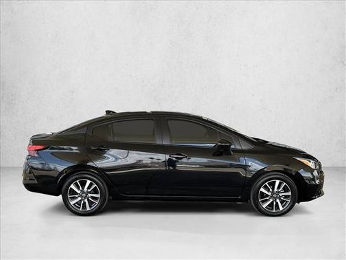 Super Black 2021 Nissan Versa 1.6 SV