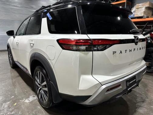 2022 Nissan Pathfinder Platinum