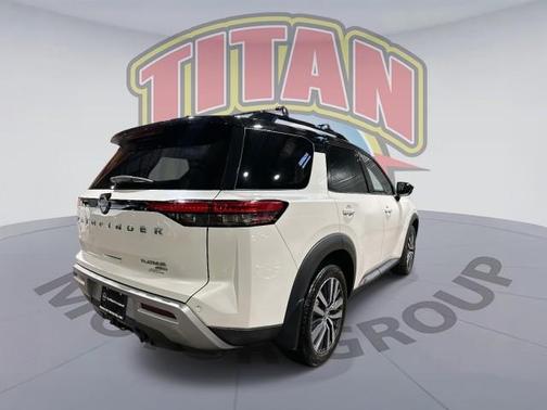 2022 Nissan Pathfinder Platinum