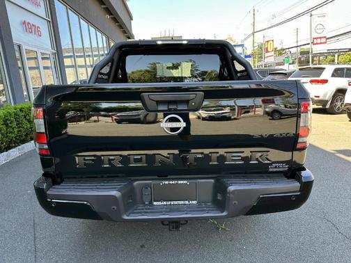 Black 2023 Nissan Frontier SV