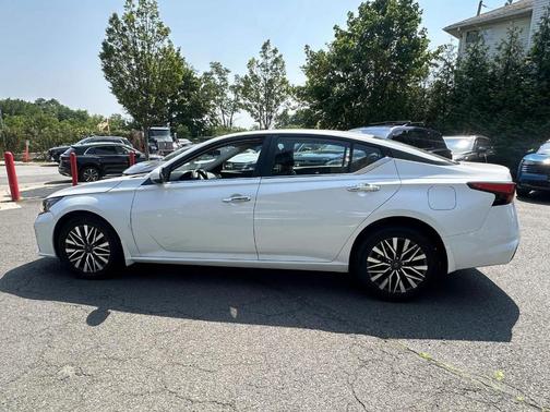 White 2023 Nissan Altima 2.5 SV