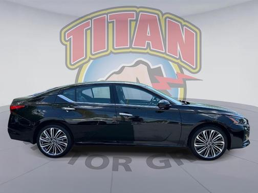 Black 2023 Nissan Altima 2.5 SL