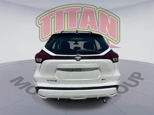 Aspen White / Super Black 2023 Nissan Kicks SV