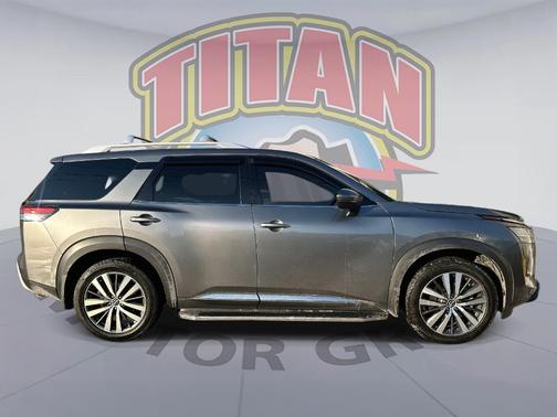 2022 Nissan Pathfinder Platinum