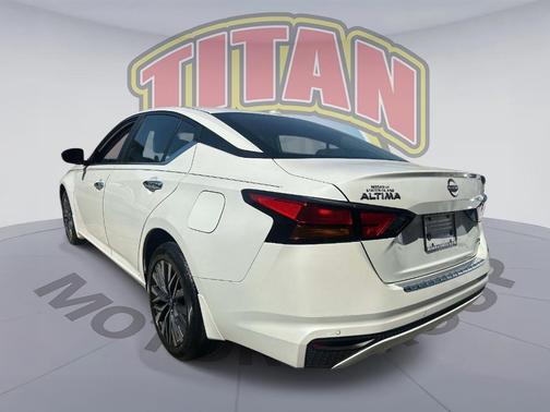 White 2023 Nissan Altima 2.5 SV