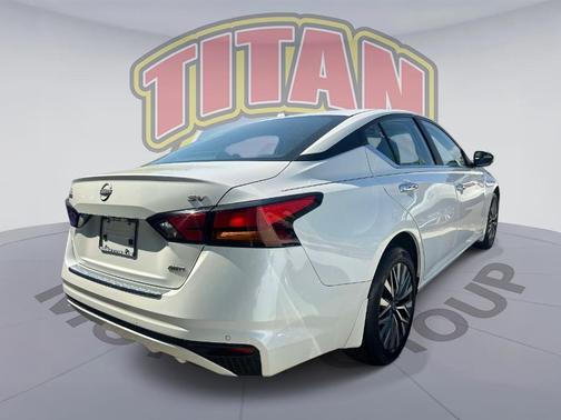 White 2023 Nissan Altima 2.5 SV