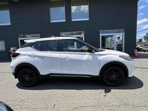 Aspen White 2024 Nissan Kicks SR