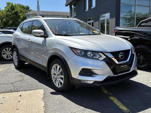 Brilliant Silver Metallic 2022 Nissan Rogue Sport SV
