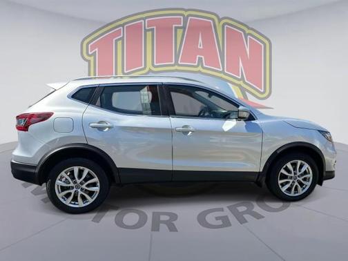Brilliant Silver Metallic 2022 Nissan Rogue Sport SV