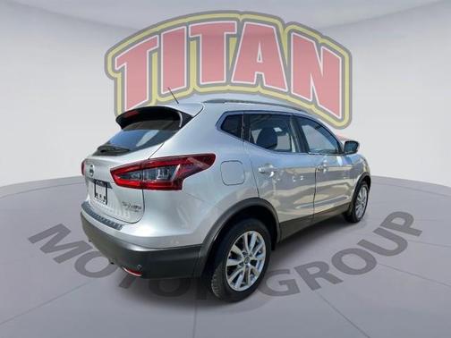 Brilliant Silver Metallic 2022 Nissan Rogue Sport SV