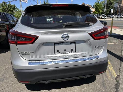 Brilliant Silver Metallic 2022 Nissan Rogue Sport SV