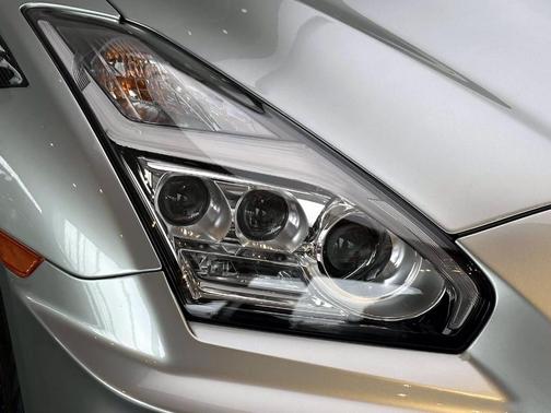 Super Silver 3-Coat Metallic 2023 Nissan GT-R NISMO