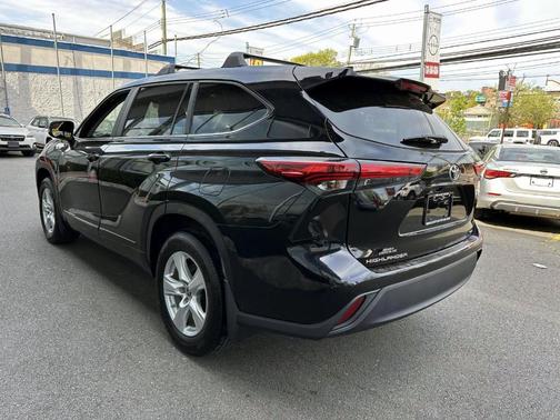 Midnight Black Metallic 2023 Toyota Highlander L