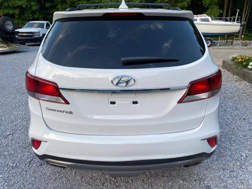 2017 Hyundai SANTA FE SE