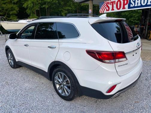 2017 Hyundai SANTA FE SE