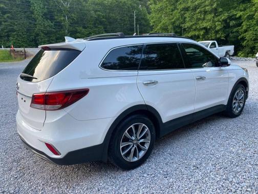 2017 Hyundai SANTA FE SE