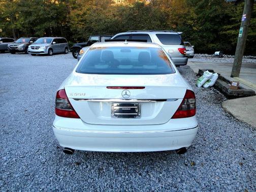 Photo 3 of 25 of 2008 Mercedes-Benz E-Class E 550