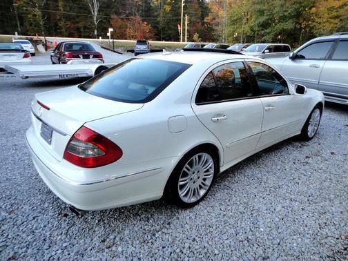 Photo 4 of 25 of 2008 Mercedes-Benz E-Class E 550