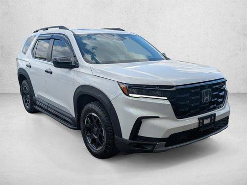 Platinum White Pea 2025 Honda Pilot TrailSport